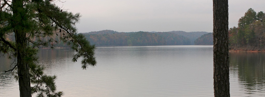 CARTERS LAKE IS 3200 ACRES, AND HAS NO PRIVATE DOCKS OR DEVELOPMENT ALONG 62 MILES OF NATURAL SHORELINE. IT IS MORE THAN 450 FEET DEEP WITH THE TALLEST EARTHEN DAM EAST OF THE MISSISSIPPI RIVER.